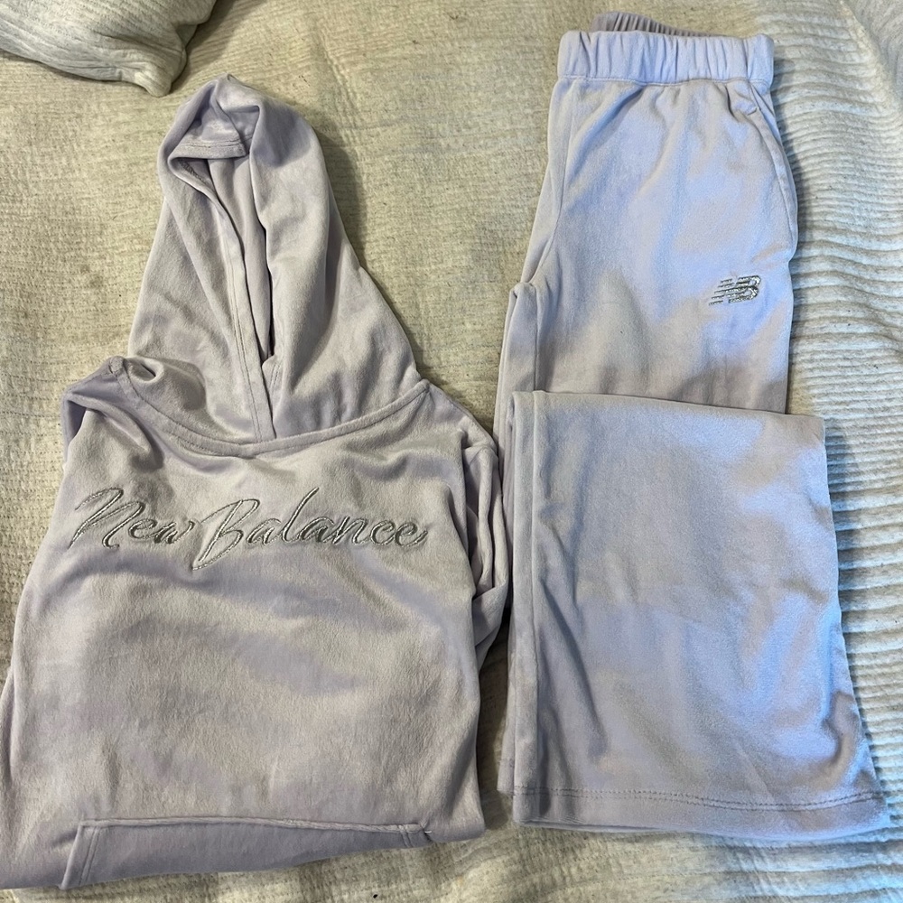 New Balance Light Purple Hoodie and Sweatpants Set girls size M (10/12) - NWOT